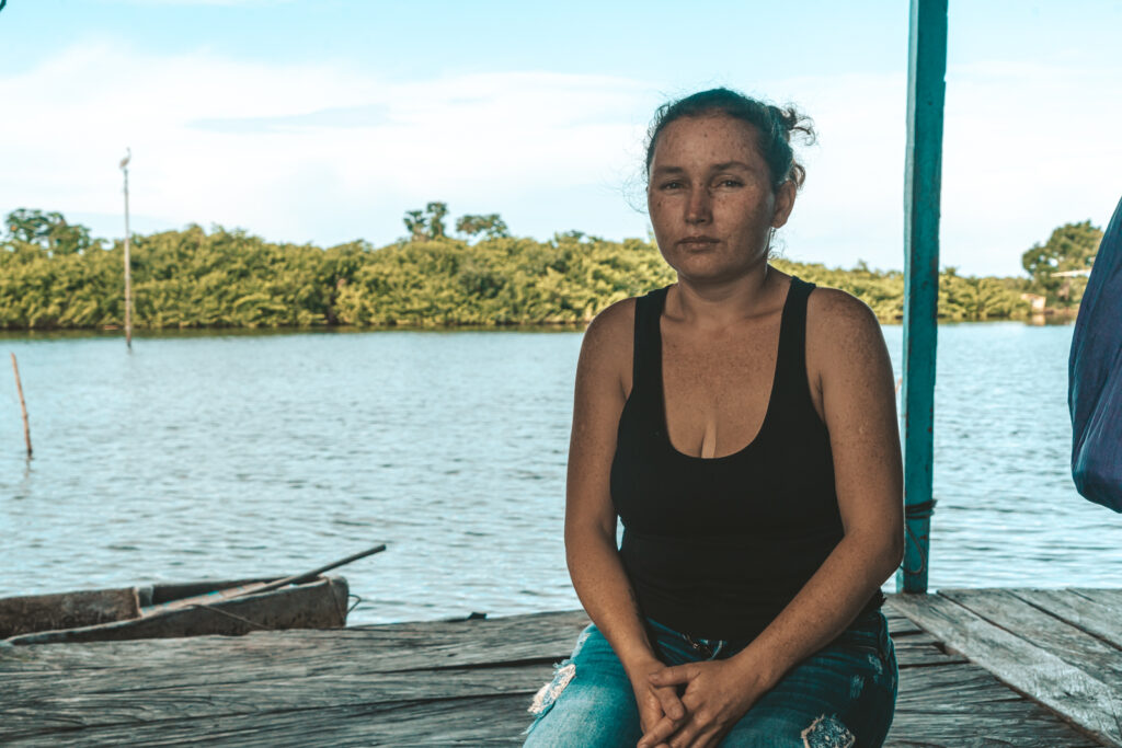 Una de las madres y habitantes de Ologá, en el lago de Maracaibo, estado Zulia. Foto: Aldenix David Ocanto