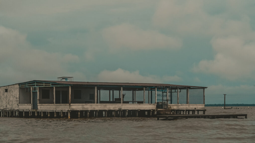 Palafito turístico en Chamita.