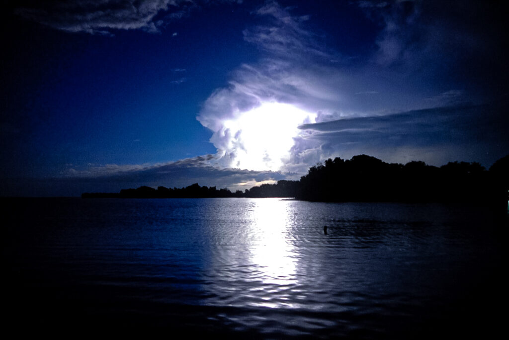 Relámpago del Catatumbo visto desde Ologá, en el lago de Maracaibo (Zulia). Foto: Aldenix David Ocanto
